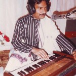 aqeel-manzoor-performing-in-a-radio-pakistan-programme